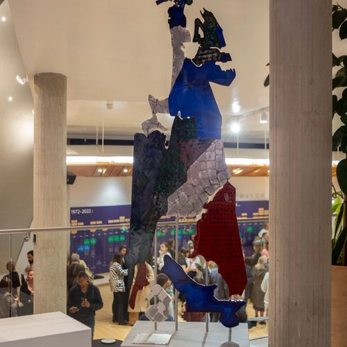 Œuvre artistique représentant Alice Milliat exposée lors d'un événement de l'association