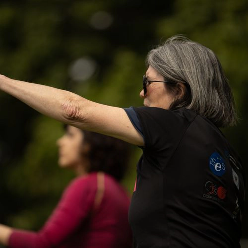 Exercice collectif lors d'une activité sportive organisée dans un projet européen pour le sport féminin